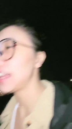 野外直播~【小尾巴】，今年最棒的户外车震~女主很漂亮，更刺激的性爱，骚货很容易被满足 截图4