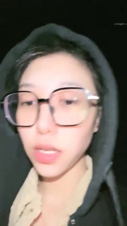野外直播~【小尾巴】，今年最棒的户外车震~女主很漂亮，更刺激的性爱，骚货很容易被满足 截图7