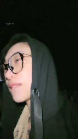 野外直播~【小尾巴】，今年最棒的户外车震~女主很漂亮，更刺激的性爱，骚货很容易被满足 截图8