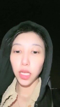 野外直播~【小尾巴】，今年最棒的户外车震~女主很漂亮，更刺激的性爱，骚货很容易被满足 截图9