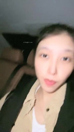 野外直播~【小尾巴】，今年最棒的户外车震~女主很漂亮，更刺激的性爱，骚货很容易被满足 截图13