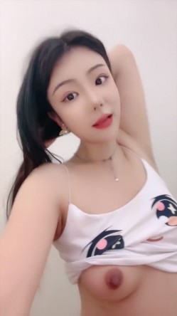 顶级淫乱现场【奶球的球迷极品车模闺蜜】又带新人加入了，几位颜值身材气质堪比明星的美女轮番无套被肏 截图2