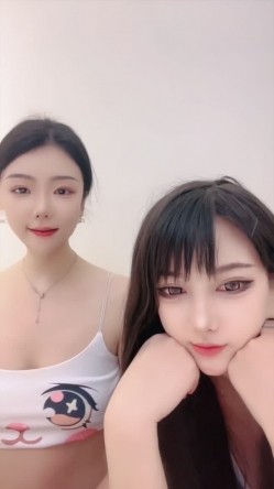顶级淫乱现场【奶球的球迷极品车模闺蜜】又带新人加入了，几位颜值身材气质堪比明星的美女轮番无套被肏 截图4