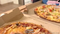 换妻盛宴，【明月夫妻】，两对夫妻加上一个单男，美酒佳肴配上情色小游戏，脱光一触即发 截图1