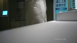 【极品偷拍】国内『温泉会所』贴脸偷拍沐浴更衣泳池戏水 超多美女良家少妇近距离接触 截图13