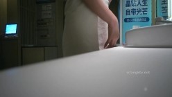 【极品偷拍】国内『温泉会所』贴脸偷拍沐浴更衣泳池戏水 超多美女良家少妇近距离接触 截图16