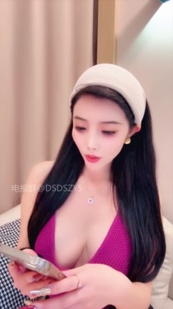 ️气质御姐【白熙】超骚魔鬼御姐自慰疯狂喷水 截图4
