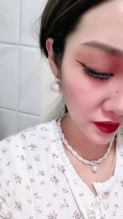 【戴眼镜的老师】淫荡三女 狂约技师 争着吃鸡吧 无套啪啪 骑乘吃奶 内射 口爆 截图1