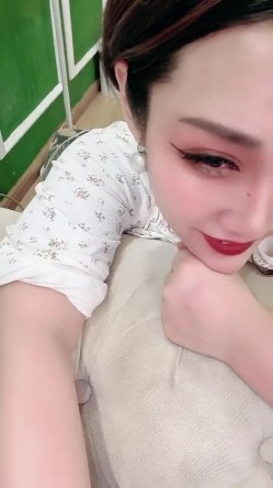 【戴眼镜的老师】淫荡三女 狂约技师 争着吃鸡吧 无套啪啪 骑乘吃奶 内射 口爆 截图5