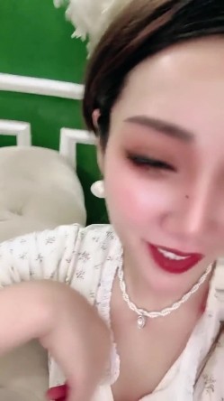 【戴眼镜的老师】淫荡三女 狂约技师 争着吃鸡吧 无套啪啪 骑乘吃奶 内射 口爆 截图15
