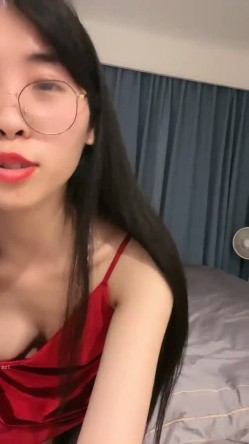 新人，校花级女神，美到爆炸，【一只酸柠檬】，挺有气质的一个美女，独居家中柳腰翘臀扭起来 截图5