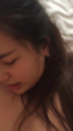 校花级性感美女酒店被男友边操边拍,干的美女欲仙欲死的叫床,听声可射,淫叫：操我逼,快点操我,但不能射里面啊! 截图2
