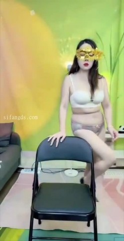 精品推荐 【快手】大奶骚妇熟女『星儿』露脸扒穴道具自慰诱惑福利 截图5