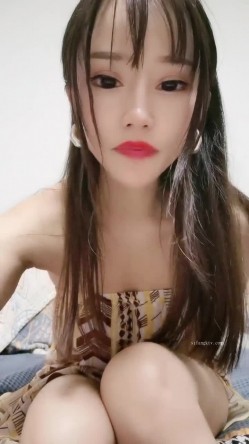 重磅推荐！年初就下海的气质空姐女神，变瘦了，变得更社会了，没有当初的青涩，首次做爱秀！被炮友按电脑椅上狂插 截图13