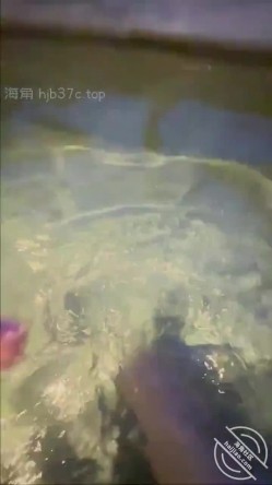 乱伦大神【会喷水的亲姐姐】和销售亲姐温泉做爱，一插一喷根本停不下来，水下视角真刺激 截图14