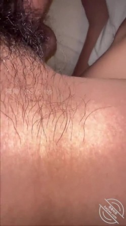 乱伦大神【会喷水的亲姐姐】和销售亲姐温泉做爱，一插一喷根本停不下来，水下视角真刺激 截图15