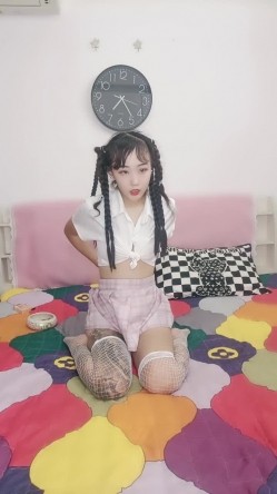 满身纹身辩子小妹妹！居家炮友激情操逼！白色网袜正入抽插，主动骑乘位猛操，娇喘呻吟浪叫 截图3