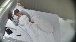 酒店偷拍高校眼镜婊班花被小伙追到手周末带出来操穴 干了几次 截图2