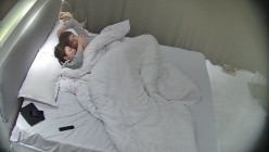 酒店偷拍高校眼镜婊班花被小伙追到手周末带出来操穴 干了几次 截图4