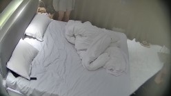 酒店偷拍高校眼镜婊班花被小伙追到手周末带出来操穴 干了几次 截图8