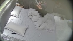 酒店偷拍高校眼镜婊班花被小伙追到手周末带出来操穴 干了几次 截图14