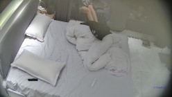 酒店偷拍高校眼镜婊班花被小伙追到手周末带出来操穴 干了几次 截图16