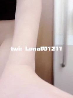 可御可萝反差婊女神『广深雪莉』 性感福利，和闺蜜一起玩弄小穴，极品馒头B白虎美穴让人忍不住想添一口 截图10