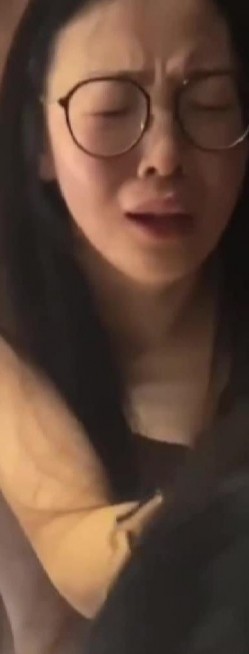 露脸调教极品反差研究生母狗 掐脖后入操到白眼狂翻 截图14