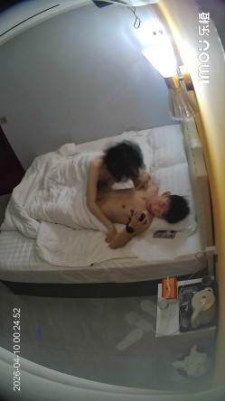 乐橙酒店偷拍卷发时尚白月光女孩和男友酒店三天日与夜 截图2