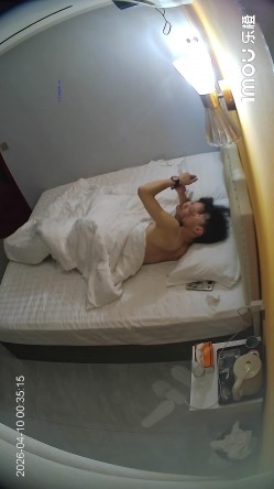 乐橙酒店偷拍卷发时尚白月光女孩和男友酒店三天日与夜 截图3