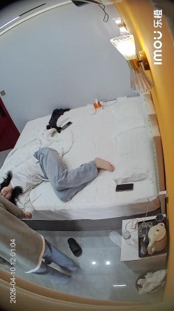 乐橙酒店偷拍卷发时尚白月光女孩和男友酒店三天日与夜 截图8