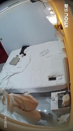 乐橙酒店偷拍卷发时尚白月光女孩和男友酒店三天日与夜 截图9