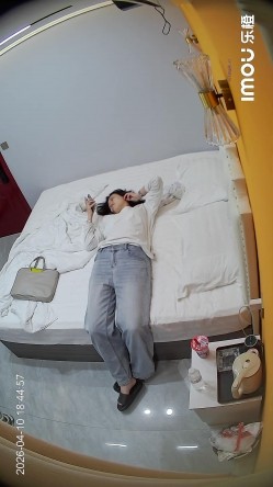 乐橙酒店偷拍卷发时尚白月光女孩和男友酒店三天日与夜 截图13