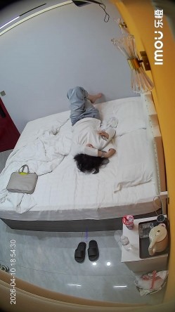 乐橙酒店偷拍卷发时尚白月光女孩和男友酒店三天日与夜 截图14