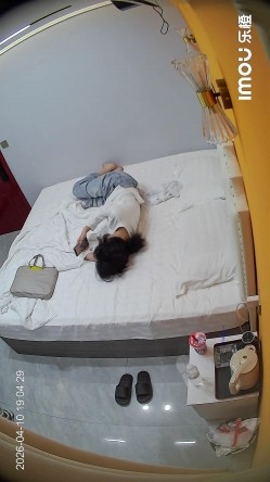 乐橙酒店偷拍卷发时尚白月光女孩和男友酒店三天日与夜 截图15