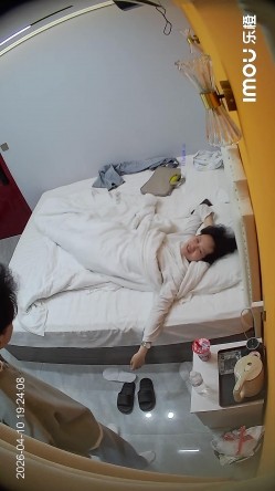 乐橙酒店偷拍卷发时尚白月光女孩和男友酒店三天日与夜 截图16