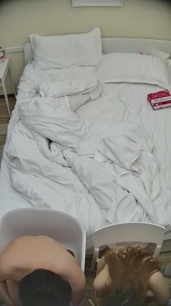 酒店偷拍连续几天入住年轻情侣爱喝酒的呆萌美女宿醉未醒裸奔吵架崩溃大哭 截图9