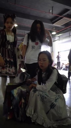 『樱之舞』漫展CD抄底偷拍Cos小姐姐系列 截图1