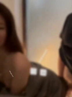白丝高跟露脸美女兼职挣外快，颜值高大长腿镜头前揉奶玩逼诱惑狼友，掰开给狼友看特写，表情好骚呻吟可射 截图8