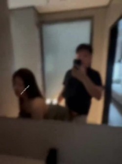 白丝高跟露脸美女兼职挣外快，颜值高大长腿镜头前揉奶玩逼诱惑狼友，掰开给狼友看特写，表情好骚呻吟可射 截图11