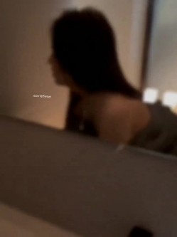 白丝高跟露脸美女兼职挣外快，颜值高大长腿镜头前揉奶玩逼诱惑狼友，掰开给狼友看特写，表情好骚呻吟可射 截图13