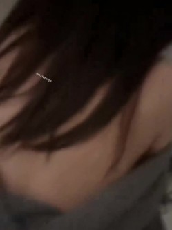 白丝高跟露脸美女兼职挣外快，颜值高大长腿镜头前揉奶玩逼诱惑狼友，掰开给狼友看特写，表情好骚呻吟可射 截图14