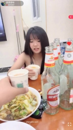 【19岁的小影】喝醉酒被强上，灌肠爆菊花屎都给干喷出来 真实喝醉酒撒酒疯趴马桶上吐像死狗一样迷迷煳煳的给干 截图8
