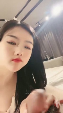 【极品推荐 ️一饱眼福】人气高颜女神『奶球』携保时捷车模闺蜜下海捞金②两姐妹天天轮番被干 无套内射 全裸出镜 截图12