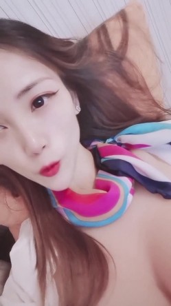杭州在职空姐咪咪 ️激情撩骚，我是个女人，哥哥你说我会不会做爱啦~乳交足交口交肛交样样精通 ️哥哥快来了解了解！ 截图2