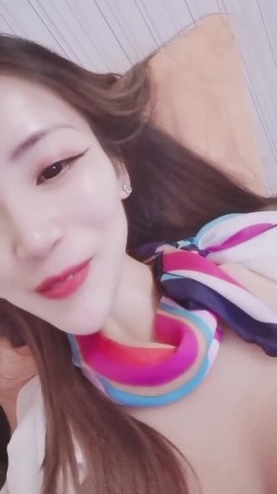 杭州在职空姐咪咪 ️激情撩骚，我是个女人，哥哥你说我会不会做爱啦~乳交足交口交肛交样样精通 ️哥哥快来了解了解！ 截图3