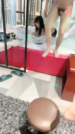 现在的大学生真会玩，【一只兔叽吖】，校花双女神~!完全放飞自我~疯狂无套群P，少女淫乱盛宴 截图16