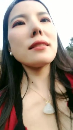 户外大神~【不翘退钱】两骚闺蜜~野外马路~小树林跳蛋全裸 截图15