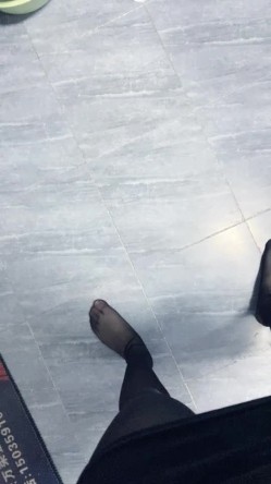 【丧志母狗无脑调教】，调教界大神，浸淫少妇圈十几年，蒙上双眼就忘了老公孩子，专属主人的小贱货任意干 截图1
