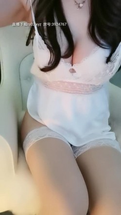 身材不错的少妇奶大肥臀丝袜情趣装很是诱惑，浴室湿身洗澡秀真刺激，风骚的自慰诱惑的呻吟，让人血脉膨胀 截图3